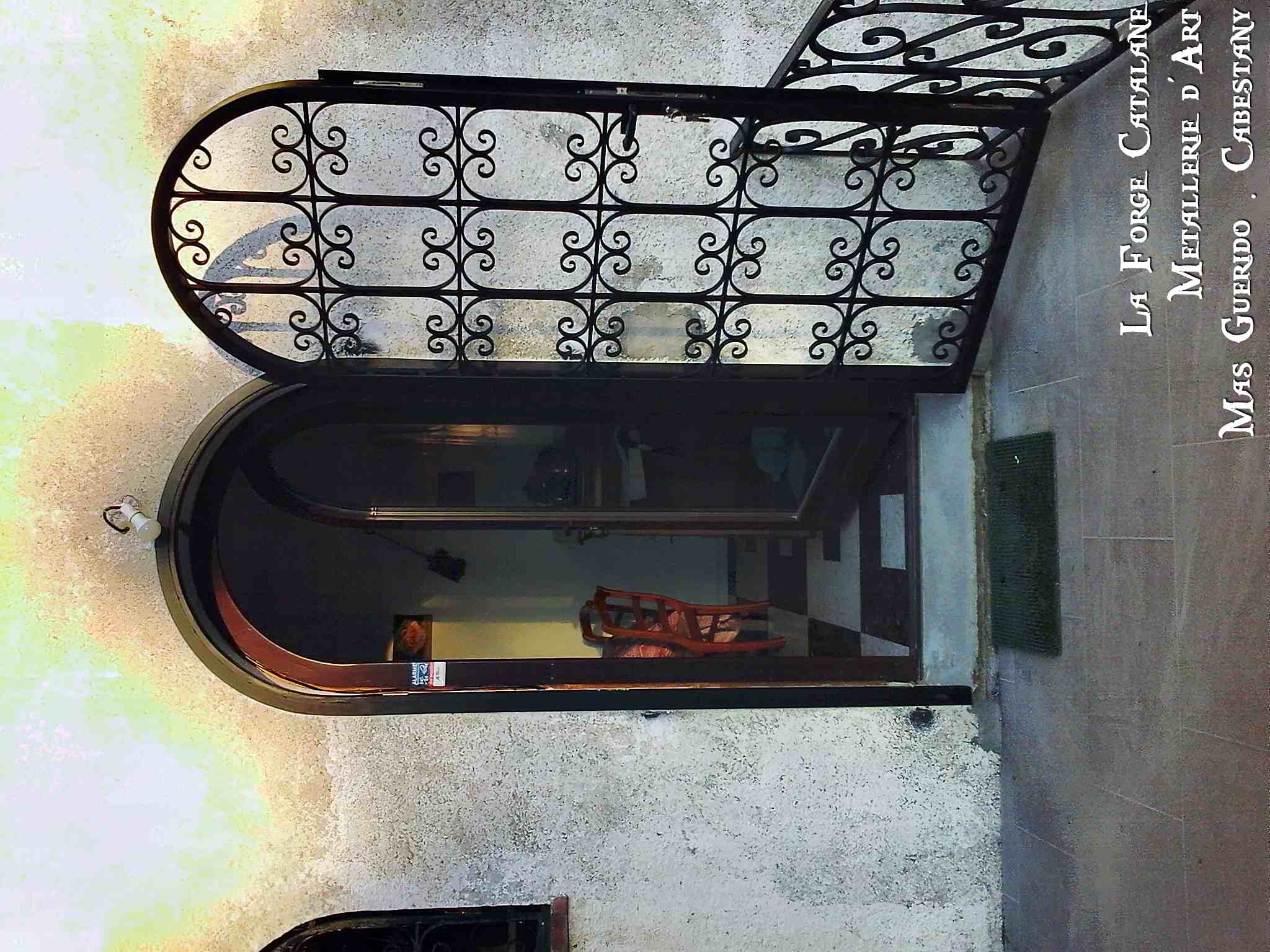 grille de protection ouvrante ouvragee forge catalane.jpg